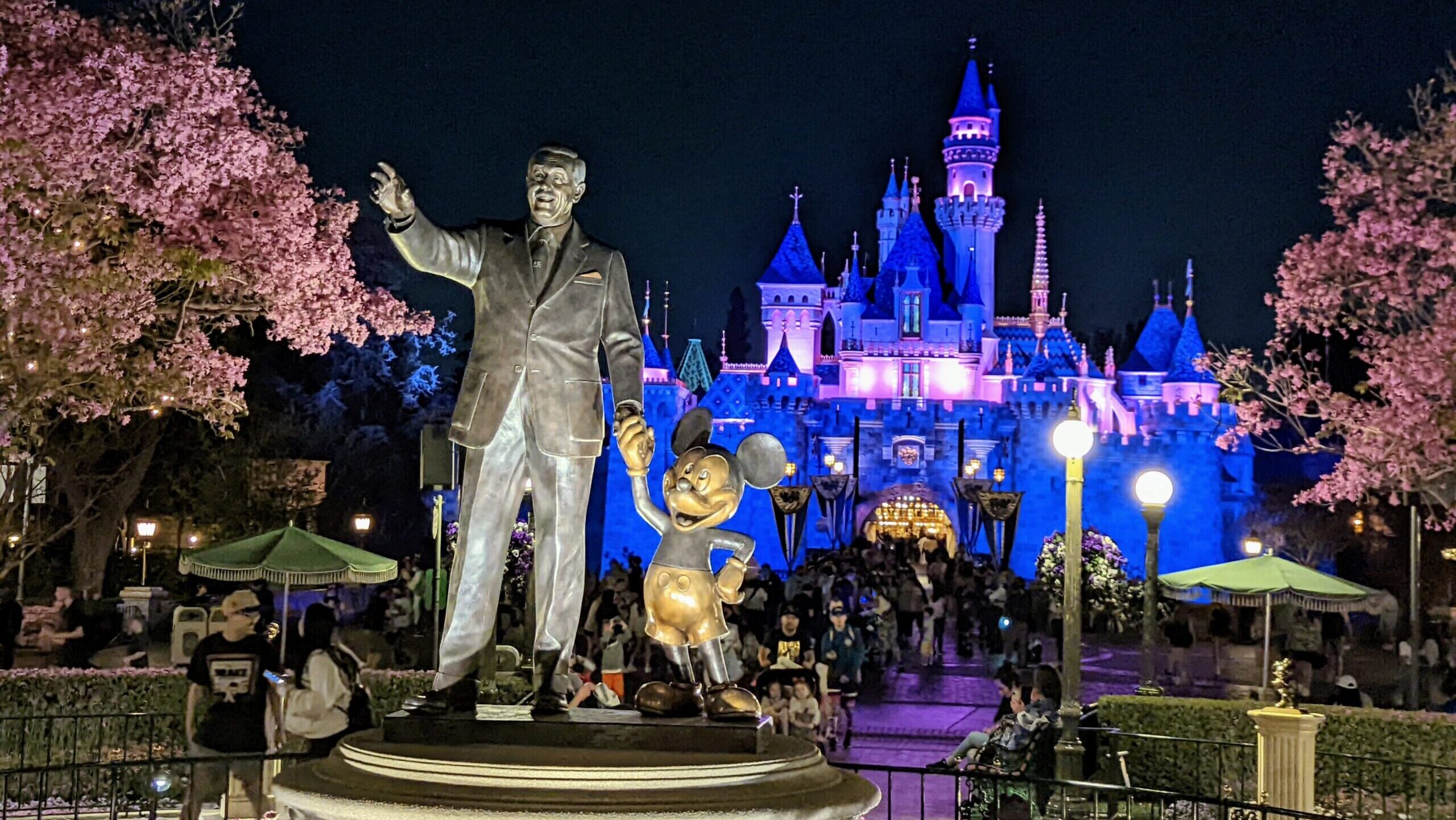 You are currently viewing Disney World vs. Disneyland: A Magical Showdown